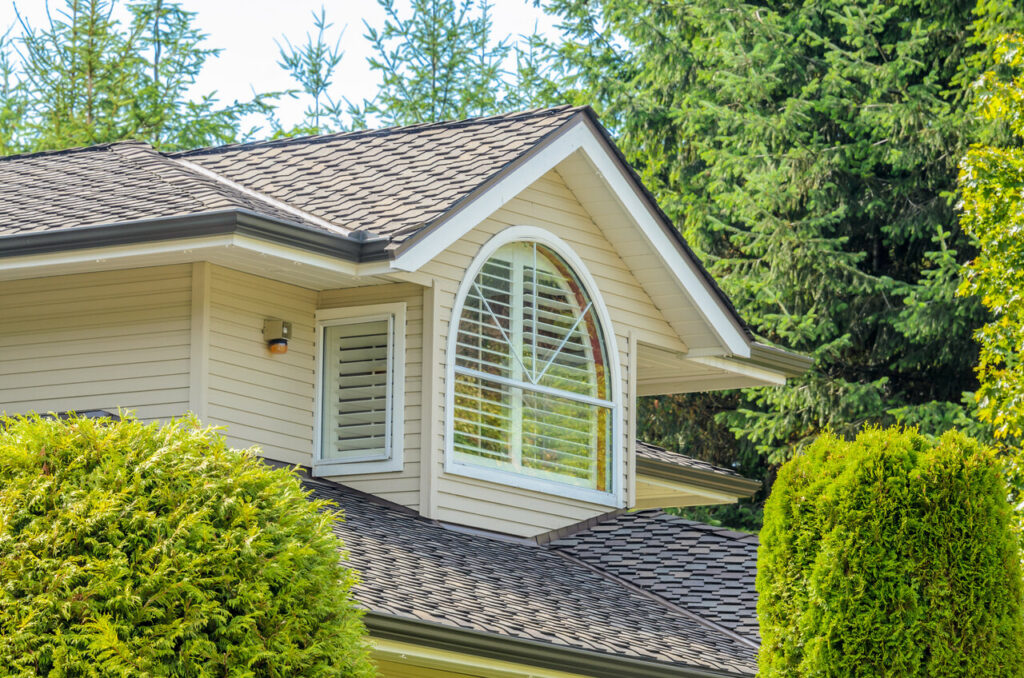 How long do vinyl windows last?